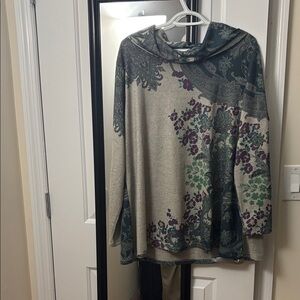 Floral Patterned Tunic Top